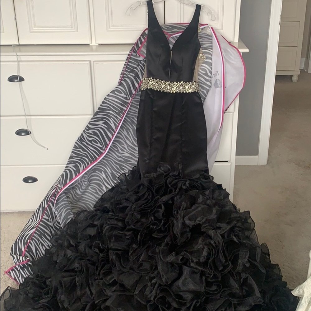 Lucci Lu Black Prom dress